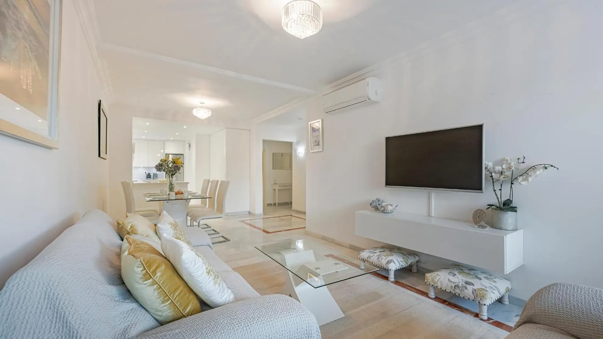 Luxury Apartment In Central Marbella With Parking And Pool