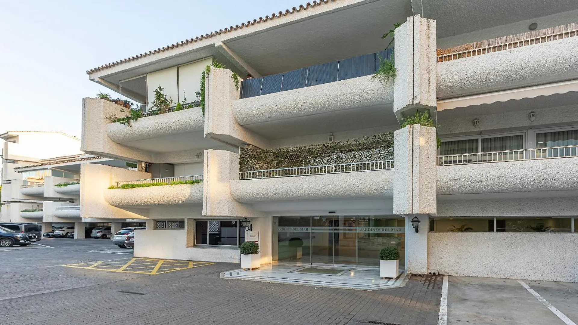 Luxury Apartment In Central Marbella With Parking And Pool