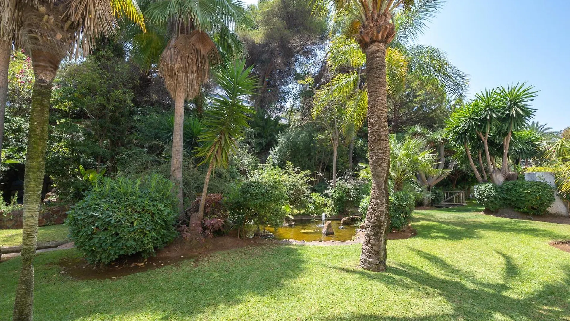 Luxury Apartment In Central Marbella With Parking And Pool