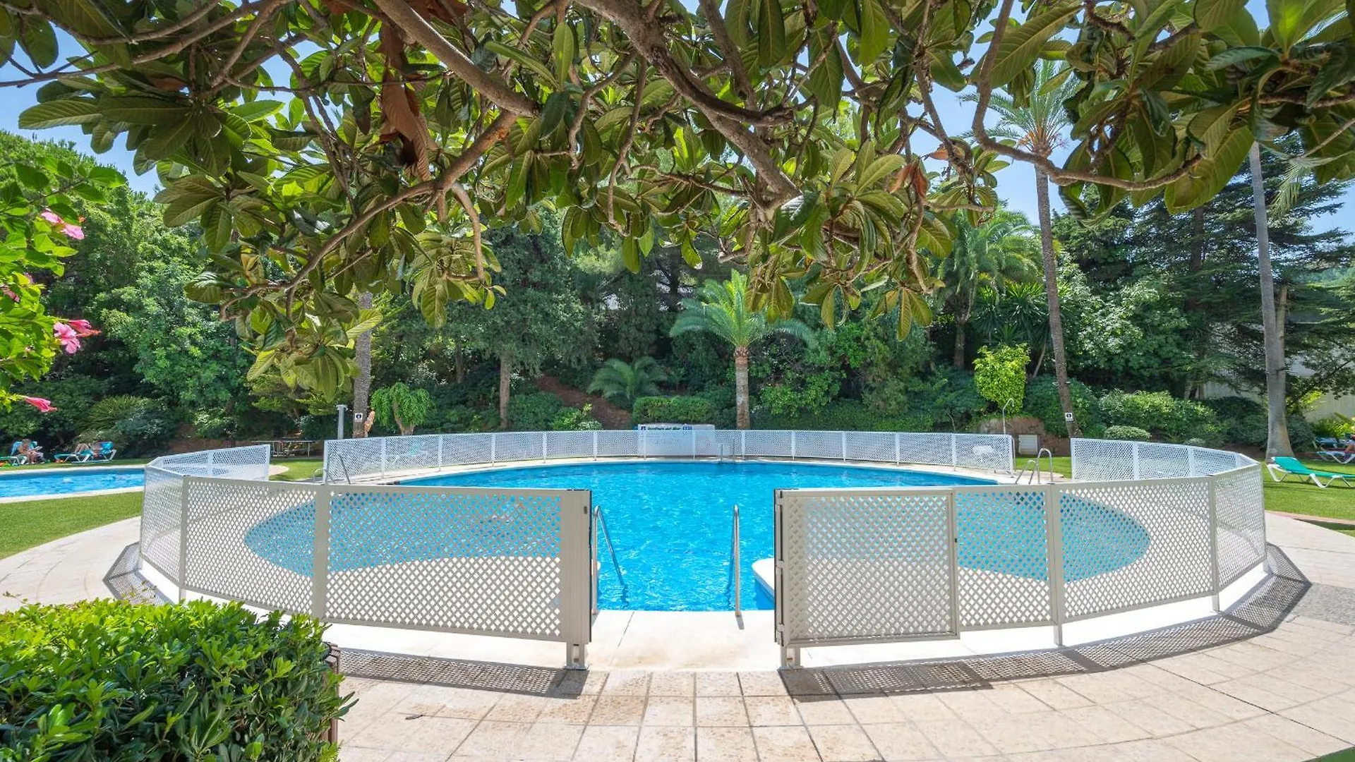Luxury Apartment In Central Marbella With Parking And Pool