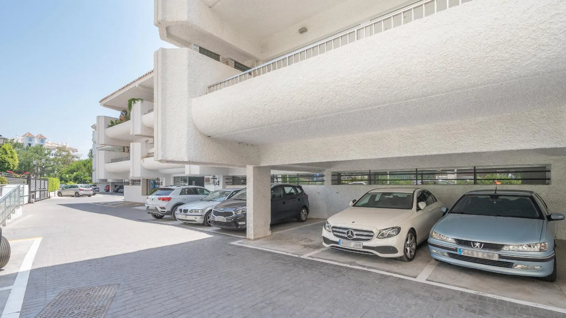 Luxury Apartment In Central Marbella With Parking And Pool 0*,