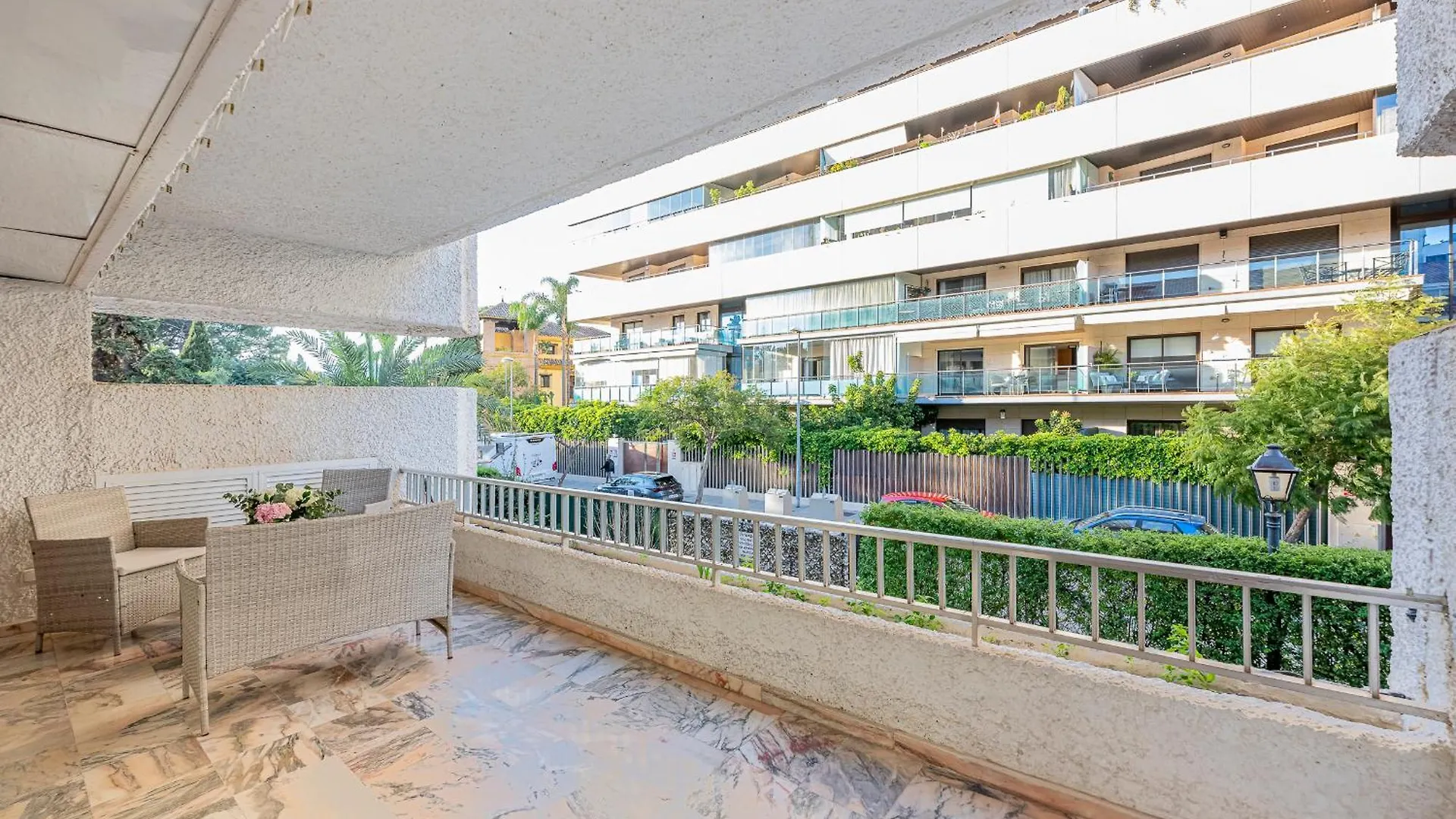 Luxury Apartment In Central Marbella With Parking And Pool