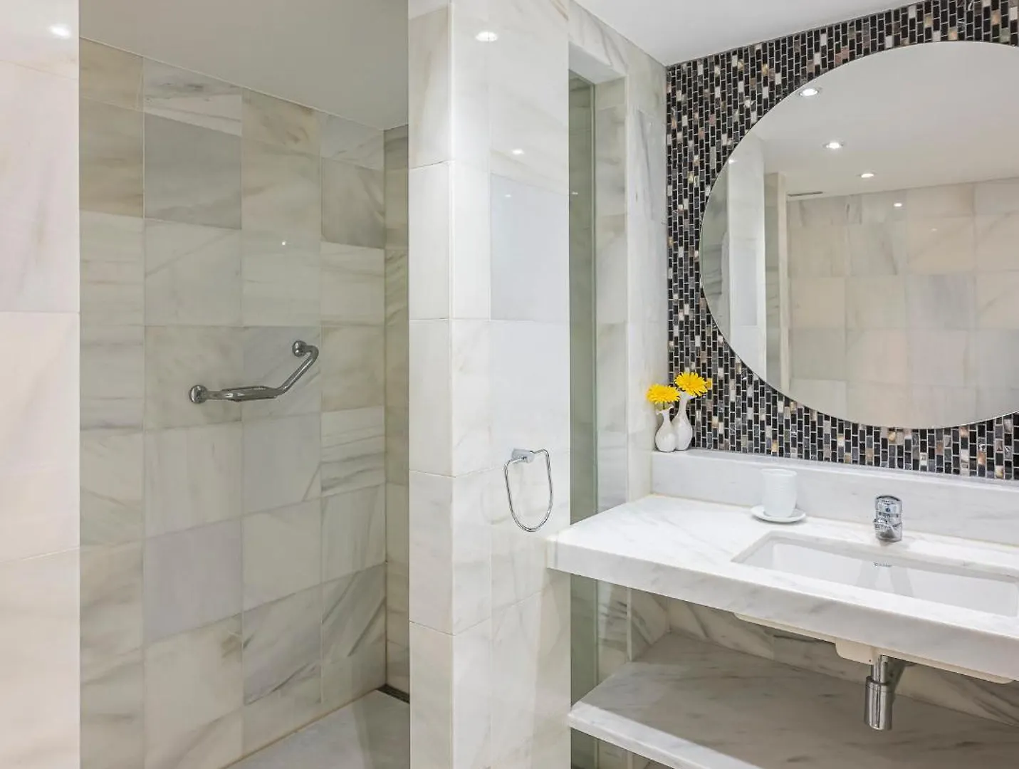 Luxury Apartment In Central Marbella With Parking And Pool 0*,