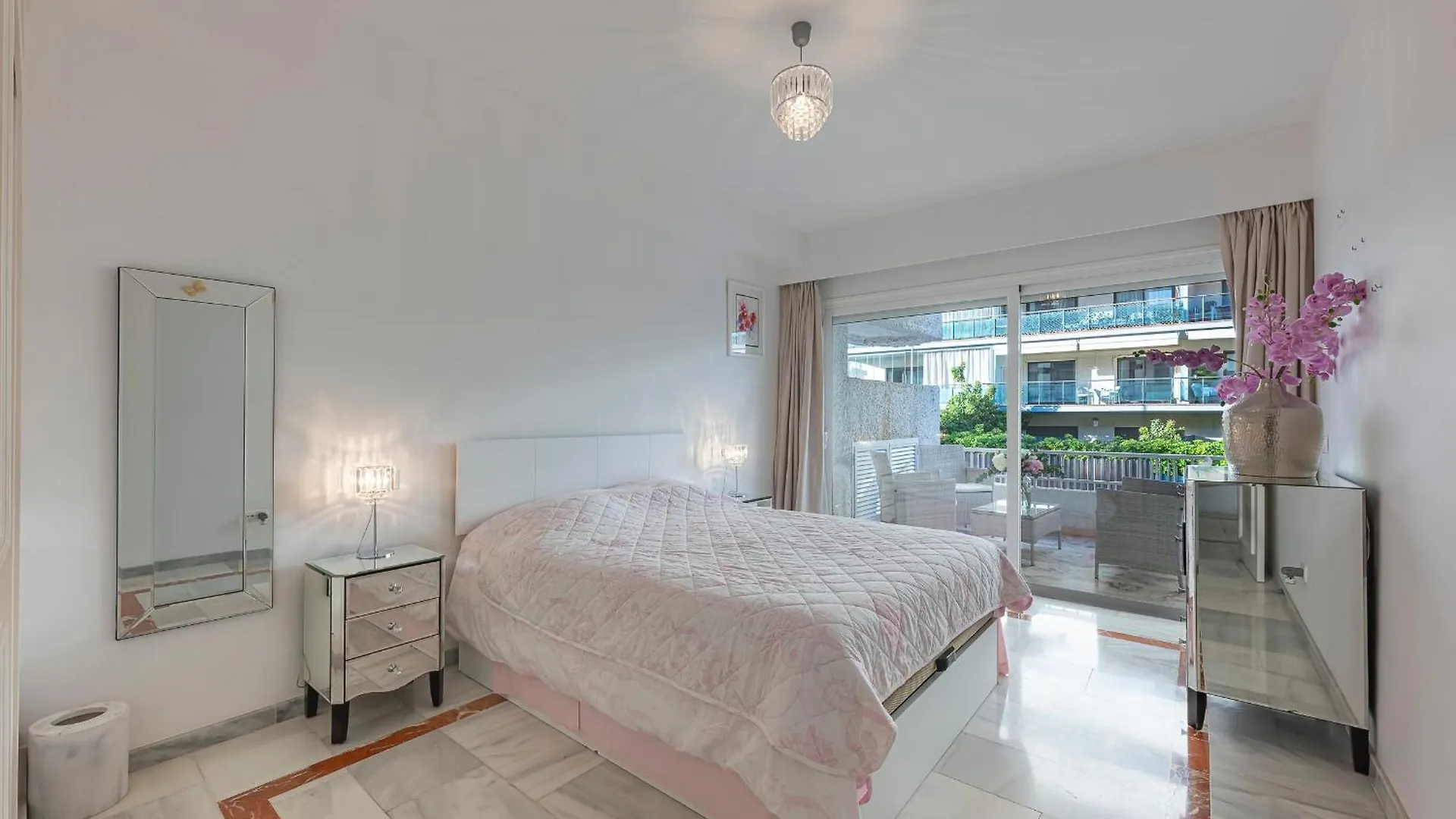 Luxury Apartment In Central Marbella With Parking And Pool