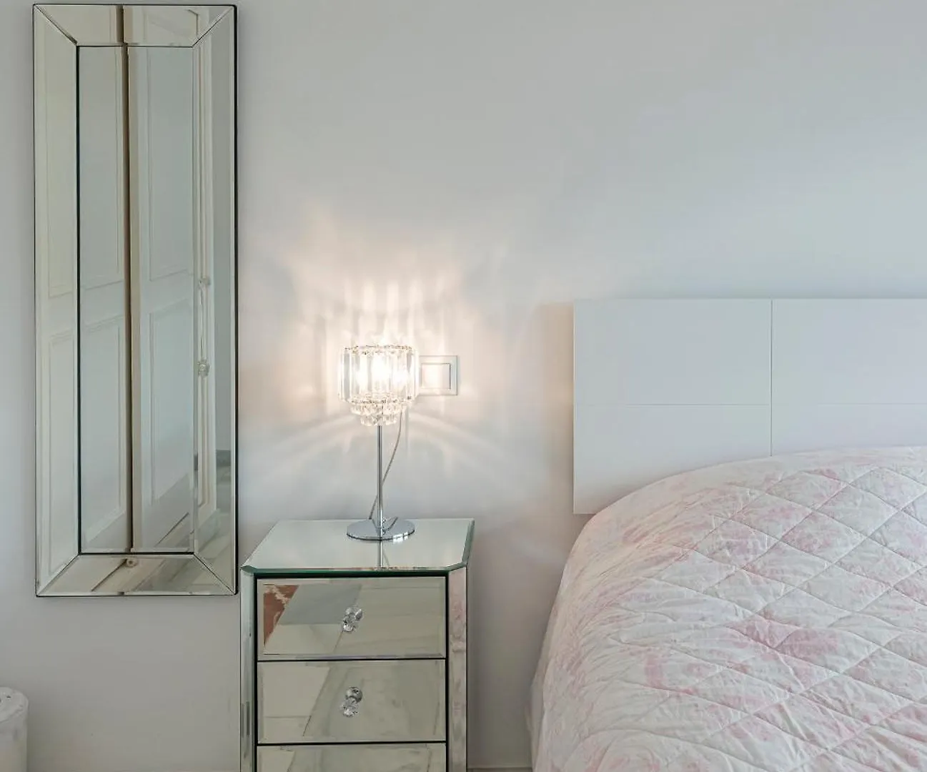 Luxury Apartment In Central Marbella With Parking And Pool