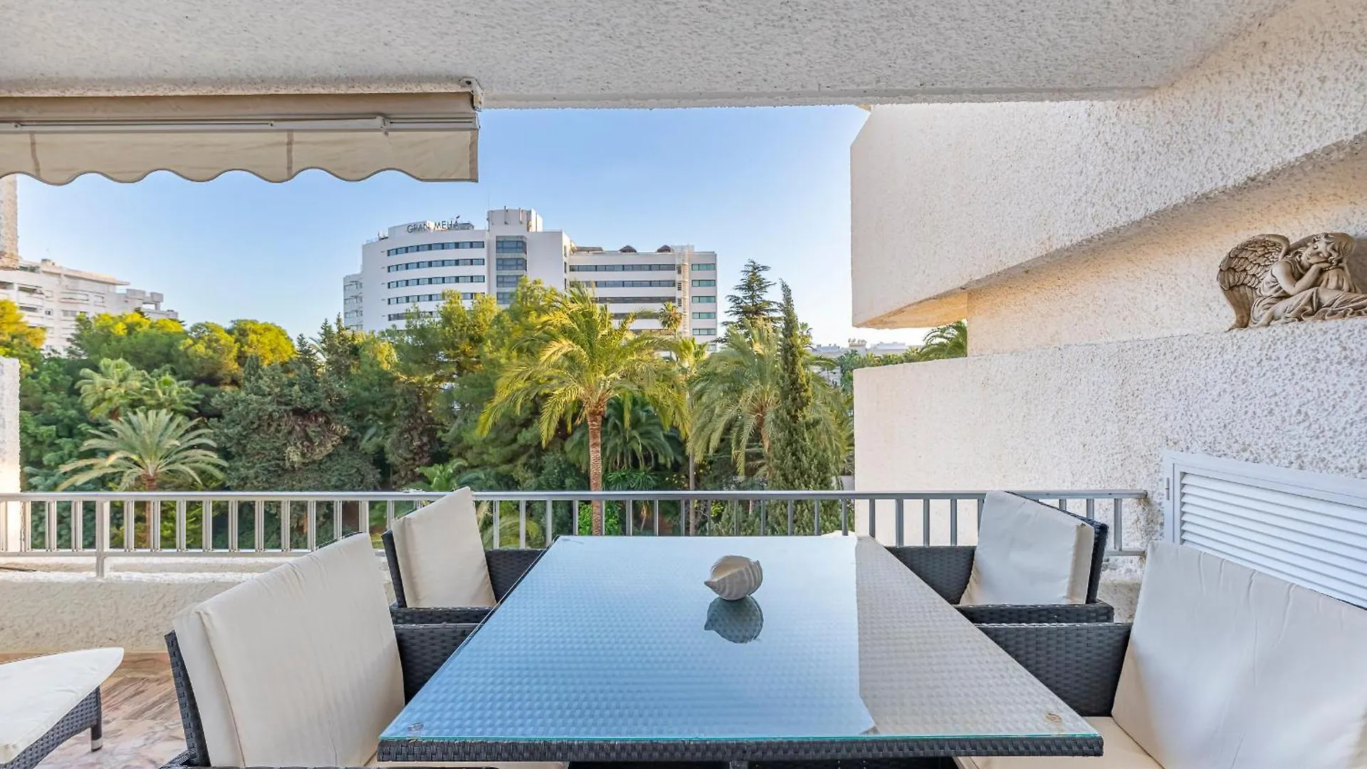 Luxury Apartment In Central Marbella With Parking And Pool