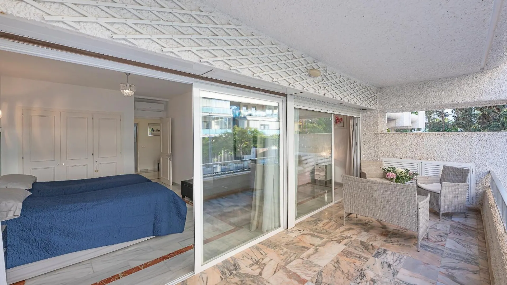 Luxury Apartment In Central Marbella With Parking And Pool