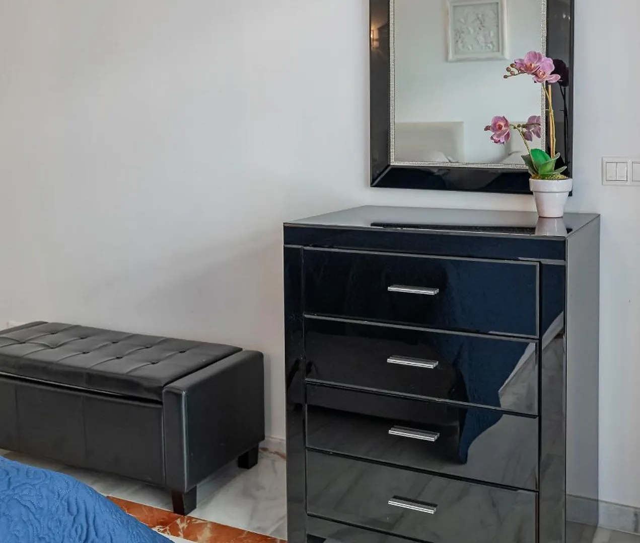 Luxury Apartment In Central Marbella With Parking And Pool