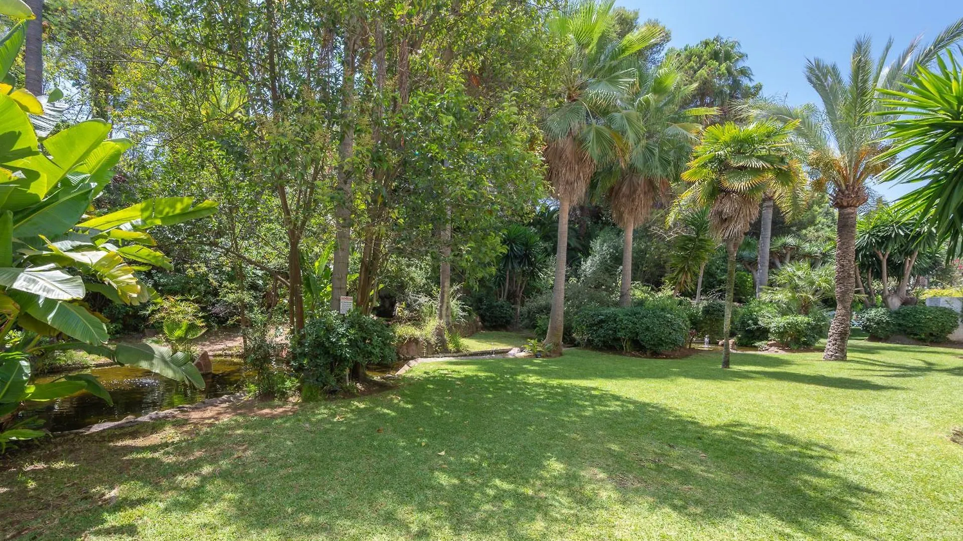 Luxury Apartment In Central Marbella With Parking And Pool