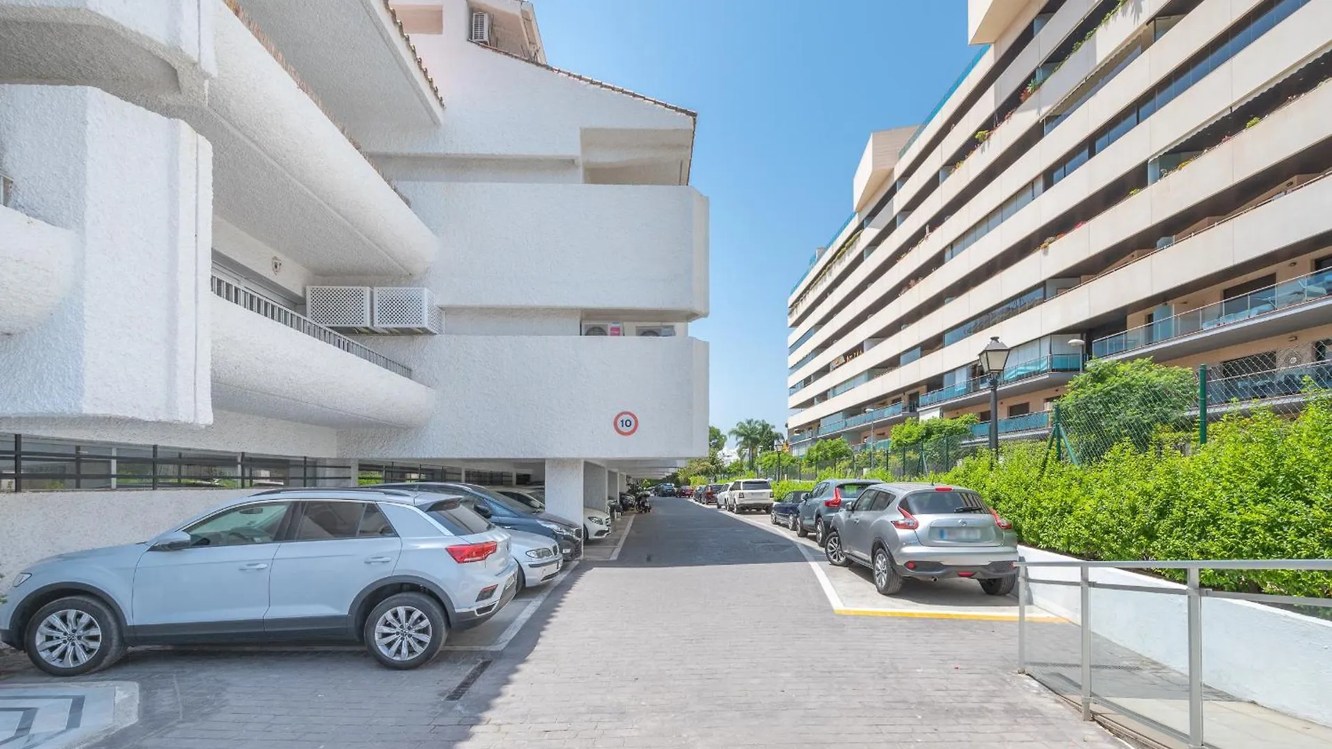 Luxury Apartment In Central Marbella With Parking And Pool 西班牙