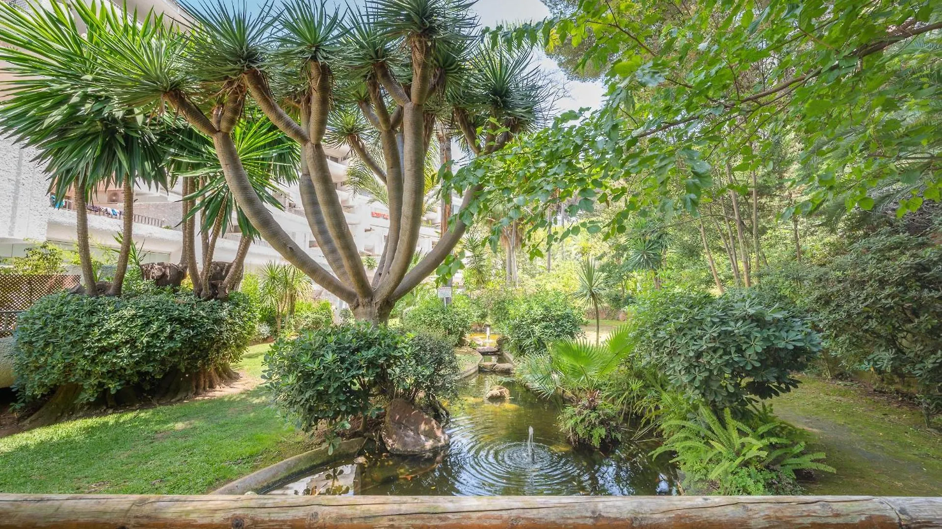 Luxury Apartment In Central Marbella With Parking And Pool 0*,  西班牙