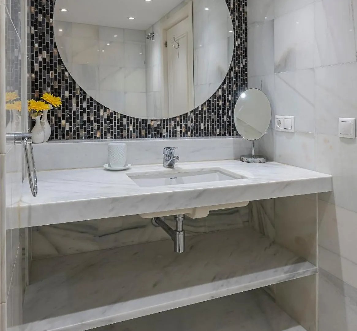 Luxury Apartment In Central Marbella With Parking And Pool 西班牙