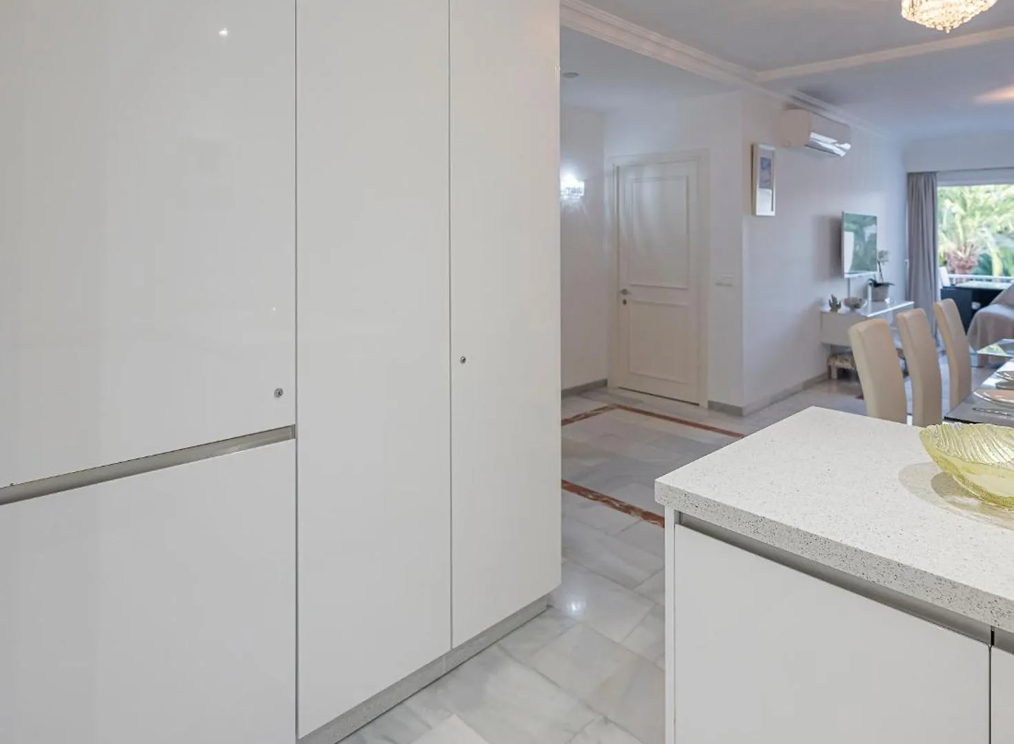 Luxury Apartment In Central Marbella With Parking And Pool 西班牙