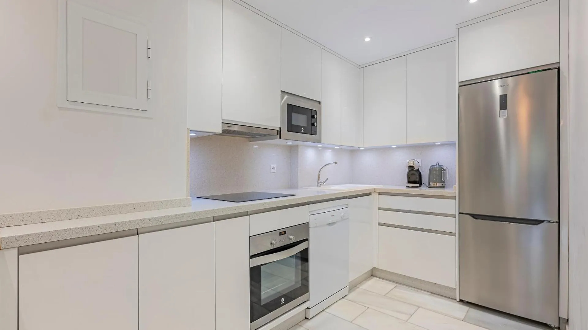 Luxury Apartment In Central Marbella With Parking And Pool